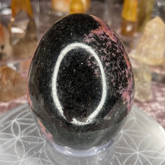 Rhodonite Egg - Picture 3 of 4